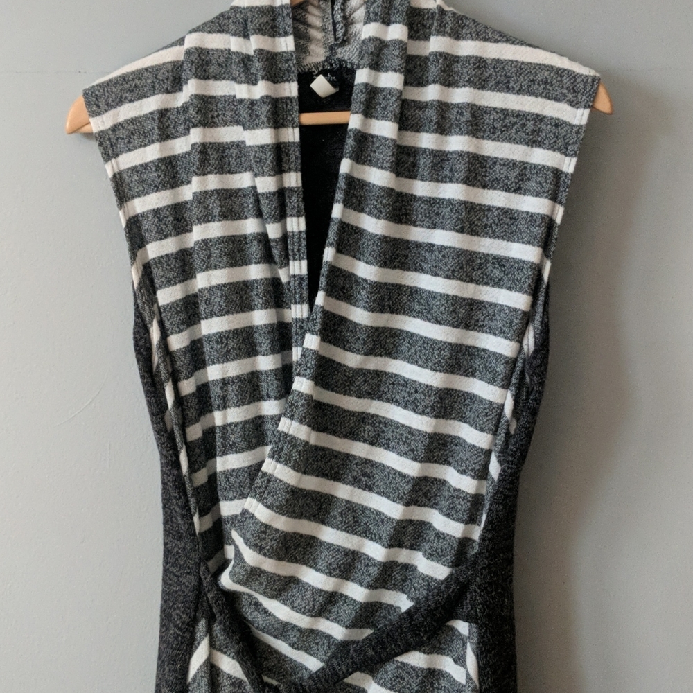 Mod Kham Wrap-around Tunic Size L - Picture 2 of 5